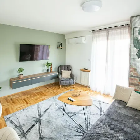 Sarmantan Stan U Centru Grada 公寓