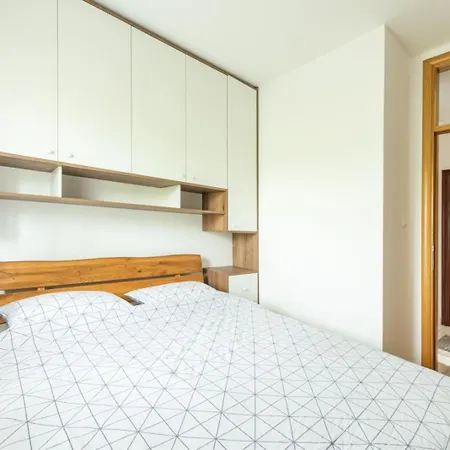 Apartment Sarmantan Stan U Centru Grada