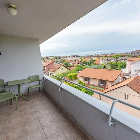 公寓 Sarmantan Stan U Centru Grada 巴尼西卢卡