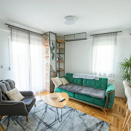 Sarmantan Stan U Centru Grada