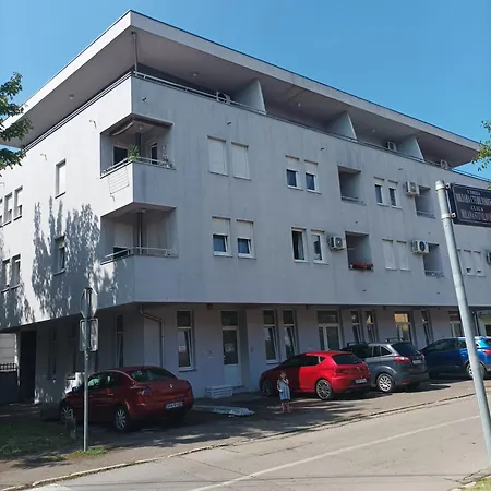 Sarmantan Stan U Centru Grada 公寓 *